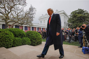 Canh bạc thuế quan gây rủi ro chính trị cho Tổng thống Mỹ Trump