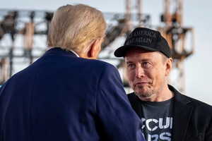 Tại sao Tesla có thể né 'đòn' thuế ô tô của Trump?
