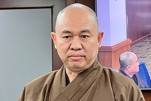 Người dân được chiêm bái xá lợi Đức Phật từ Ấn Độ về Việt Nam trong Đại lễ Vesak