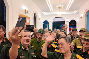 Khu du lịch Đại Nam đón tiếp đoàn cựu chiến binh hai miền Bắc – Nam, ông Huỳnh Uy Dũng trực tiếp gọi điện hé lộ điều bất ngờ
