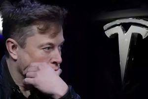 Cổ phiếu ‘bốc hơi’ hơn 30%, doanh thu quý I ‘hụt’ gần 2 tỷ USD: Tesla tìm CEO mới thay thế Elon Musk?