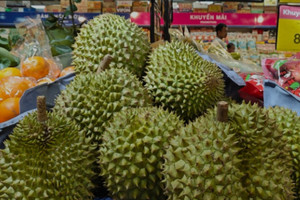 Giá sầu riêng 'loạn nhịp' dịp lễ, xuất khẩu sang Trung Quốc giảm đến 78%