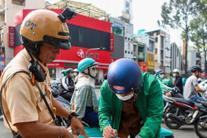 Cán bộ can thiệp trái phép vào xử lý vi phạm hành chính có thể bị bãi nhiệm