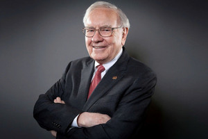 Huyền thoại Warren Buffett: 94 tuổi và vẫn chèo lái đế chế đầu tư lớn nhất thế giới