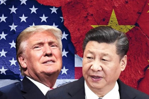Hai trung tâm quyền lực chuyển động, thị trường toàn cầu nín thở dõi theo