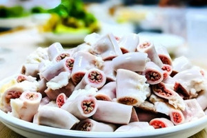 Cỗ lòng se điếu kỷ lục dài 40 mét và lời thách thức trị giá 1 tỷ đồng: Sự kiện chao đảo cả ngành hàng đồ nhậu