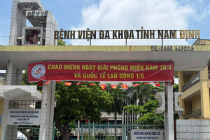 Đình chỉ 3 bác sĩ, 2 điều dưỡng vụ bị tố 'nộp đủ tiền mới cấp cứu' ở Nam Định