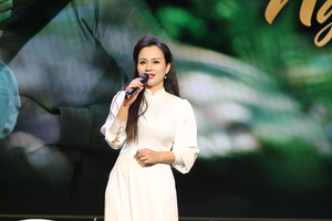 NSND là Trung tá quân đội, được mệnh danh ‘giọng ca vàng của thành phố Cảng’: Nhiều năm chưa từng đón Giao thừa ở nhà, hôn nhân kín tiếng, hạnh phúc với chồng Thượng tá