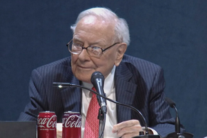 Warren Buffett vẫn là Chủ tịch HĐQT của Berkshire Hathaway, Greg Abel sẽ trở thành CEO vào cuối năm nay