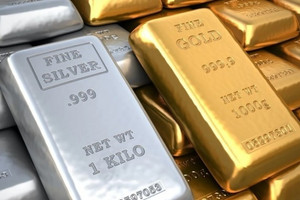 Vàng sẽ tiếp tục tăng giá, bỏ xa bạc? Goldman Sachs hé lộ kịch bản gây sốc
