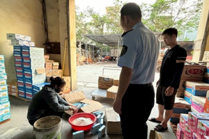 Hơn 400 sản phẩm sữa nhập lậu bị tiêu hủy