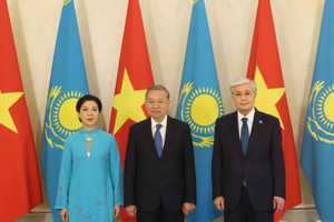 Tổng thống Kazakhstan chủ trì lễ đón Tổng Bí thư Tô Lâm và Phu nhân