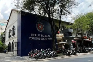 Sau 8 tháng bỏ trống, mặt bằng từng thuộc Starbucks tại Hàn Thuyên đã có chủ mới, giá thuê khoảng 700 triệu đồng/tháng
