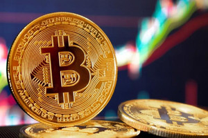 Bitcoin áp sát mốc 100.000 USD giữa tâm bão địa chính trị và thương mại toàn cầu