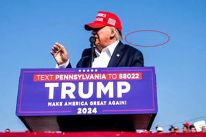 Chụp được khoảnh khắc viên đạn sượt qua đầu ông Trump, người đàn ông giành giải thưởng danh giá