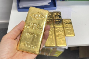 'Chảy máu' vàng và tiền qua biên giới: Báo động thủ đoạn ngày càng tinh vi