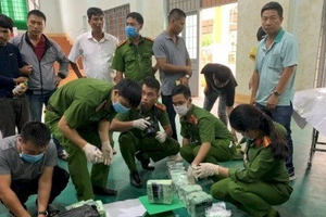 Cảnh sát hình sự bắt khẩn cấp 11 người