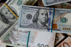 Một quốc gia cân nhắc thay USD bằng EUR, trật tự tiền tệ toàn cầu nguy cơ ‘xoay trục’?