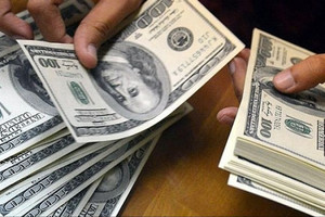 Tỷ giá trung tâm tăng mạnh, USD đứng giá tại ngân hàng