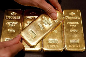 Giá vàng tăng khi USD suy yếu, nhà đầu tư kỳ vọng Mỹ - Trung ‘chốt hạ’ thương chiến