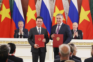 Tổng Bí thư Tô Lâm và Tổng thống Nga V. Putin chứng kiến trao các văn kiện hợp tác