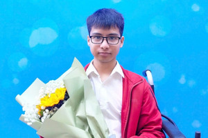 Tốt nghiệp loại Giỏi Bách khoa Hà Nội, nam sinh ‘10 năm được bạn cõng’ đi học thừa nhận về nghề IT: Nói về mong ước hiện tại
