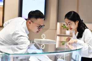 Giá vàng hôm nay 11/5/2025 đảo chiều tăng vọt, SJC vững trên đỉnh cao