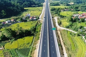 Huy động hơn 2.300 nhân sự, hơn 1.000 máy móc, cao tốc 14.000 tỷ tại Đông Bắc Bộ do Đèo Cả thực hiện sẽ thông tuyến cuối năm nay