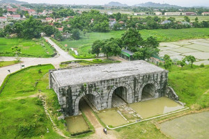 Tòa thành đá duy nhất còn lại ở Đông Nam Á, chỉ mất 3 tháng xây dựng nhưng lại có kiến trúc ‘độc nhất vô nhị’ ở Việt Nam