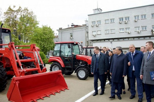 Việt Nam đủ năng lực sản xuất động cơ xe xây dựng cho Belarus