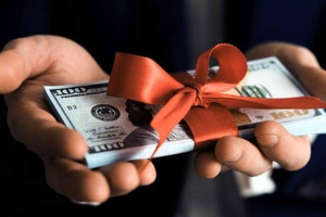 Không lo ‘bão thuế quan’ từ Mỹ, doanh nghiệp dược hơn 2.800 nhân sự trả cổ tức kỷ lục tỷ lệ 100% bằng tiền