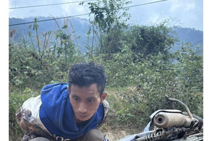 Công an truy nóng, bắt đối tượng sinh năm 2001 liều lĩnh mang xăng cướp ngân hàng chỉ sau 1 giờ gây án