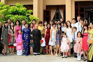 Gia tộc danh giá, giàu có nhất nhì Việt Nam: Sở hữu tập đoàn đa ngành doanh thu trăm tỷ, 5 người con đều là Chủ tịch, Giám đốc