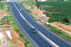 Đề xuất mở rộng tuyến cao tốc dài, hiện đại nhất Việt Nam lên 6 làn xe