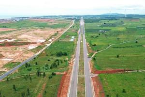 Tỉnh được đặt tới 2 nhà ga đường sắt tốc độ cao Bắc - Nam chuẩn bị khai thác gần 2.000ha đất dọc đường ven biển