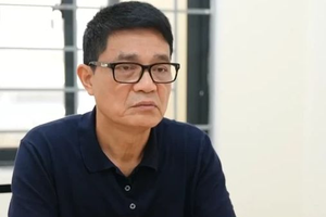 Cựu Cục trưởng ATTP - Bộ Y tế khai 5 lần được cấp dưới 'mang phong bì về cho sếp'
