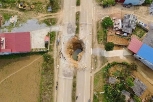 7 hố sâu bí ẩn liên tiếp xuất hiện tại một ngôi làng ở miền Bắc Việt Nam, chính quyền di dời cư dân, công bố tình huống khẩn cấp về thiên tai