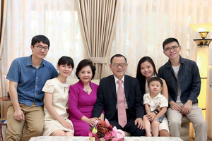 Gia tộc Hoa kiều giàu khét tiếng đứng sau đế chế giày dép số 1 Việt Nam, ban đầu bán dép cao su nay thành doanh nghiệp nghìn tỷ: 3 con kế nghiệp, sống rất kín tiếng