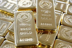 Giá vàng thế giới rơi tự do