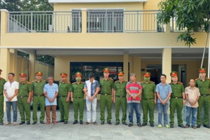 Công an TP. HCM phá đường dây buôn lậu hàng triệu lít dầu, 54 bị can bị khởi tố, nhiều cán bộ hải quan tiếp tay