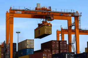 Mỹ - Trung 'đình chiến': Nhu cầu vận chuyển bùng nổ, giá cước container xuyên Thái Bình Dương tăng vọt