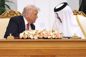 Ông Trump ‘đi đường vòng’ chốt thỏa thuận 243 tỷ USD với quốc gia chỉ rộng bằng 1 tỉnh của Việt Nam