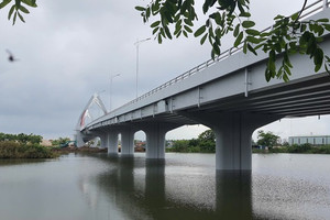Ít ngày nữa, cây cầu dây văng nghìn tỷ mang hình búp sen, sở hữu tên cổ của TP. Nam Định sẽ khánh thành