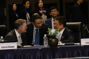 Việt Nam - Mỹ lần đầu đàm phán thương mại trực tiếp cấp Bộ trưởng, ngồi cạnh nhau đầy ẩn ý tại APEC