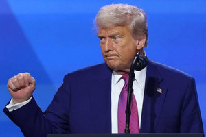 Ông Trump than phiền việc Mỹ phung phí hàng tỷ USD viện trợ cho Ukraine
