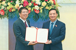 Bổ nhiệm Phó Chủ nhiệm Văn phòng Quốc hội