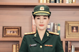 Thượng tá, NSƯT là cháu ruột của nhạc sĩ An Thuyên, có chồng là nhà báo nổi tiếng