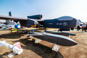 Trung Quốc sắp triển khai siêu UAV Jiu Tian mang theo 100 thiết bị không người lái