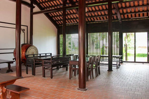 Một thương quán do 6 sĩ phu yêu nước lập nên đã mời người thanh niên Nguyễn Tất Thành làm giáo viên trước khi ra đi tìm đường cứu nước