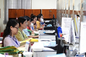 Quy định mới nhất về bằng cấp với cán bộ, công chức xã: Bằng đại học không chính quy có bị tinh gọn?